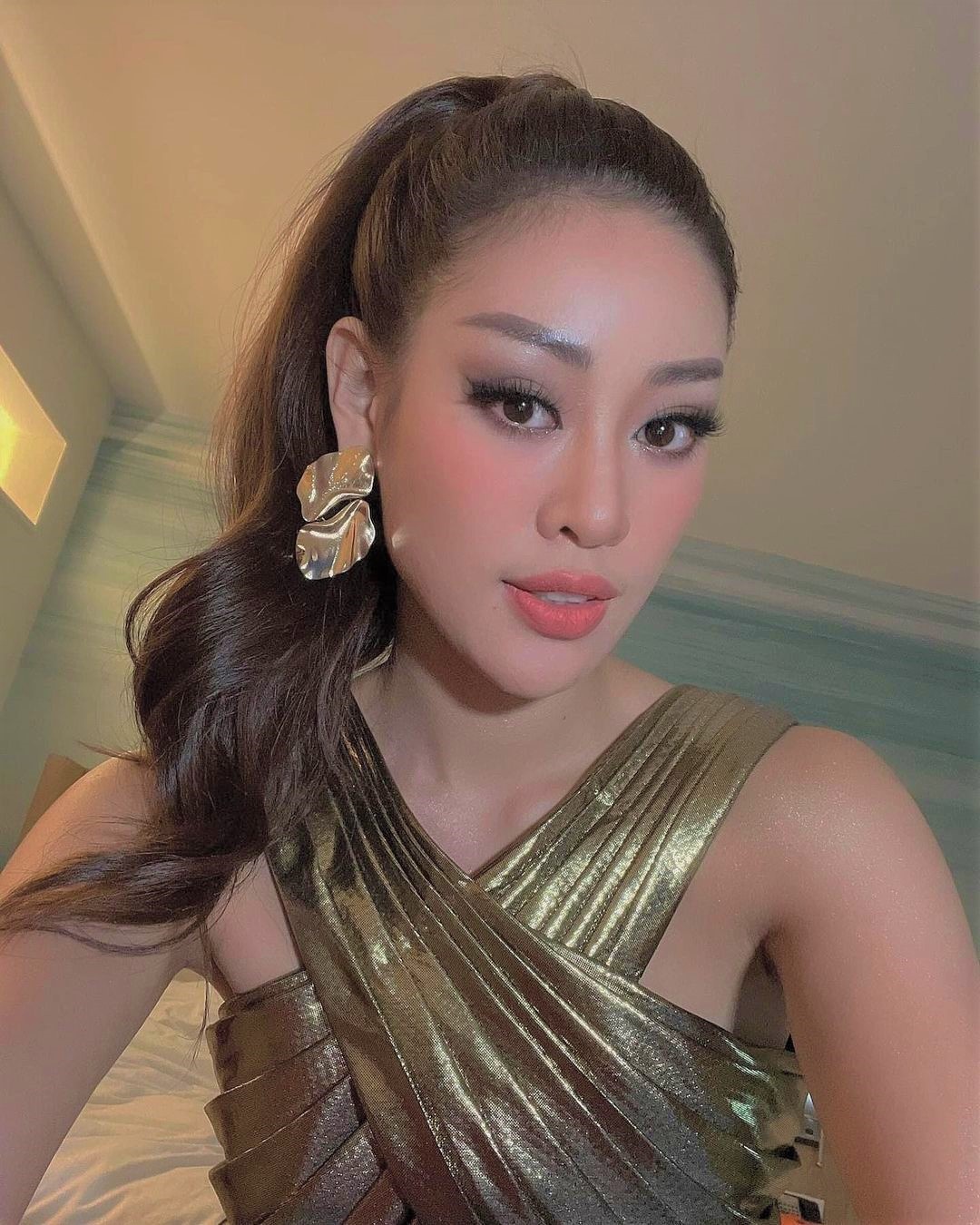 Khanh Van dien trang phuc ho eo anh 8