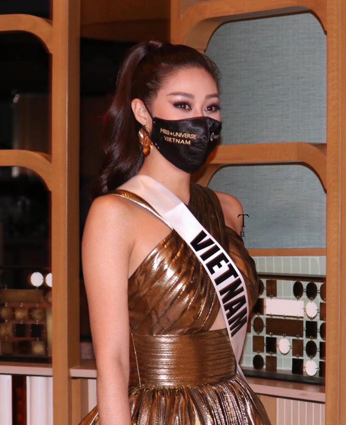 Khanh Van dien trang phuc ho eo anh 7