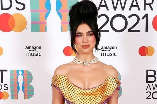 Taylor Swift, Dua Lipa chien thang o Brit Awards 2021 hinh anh