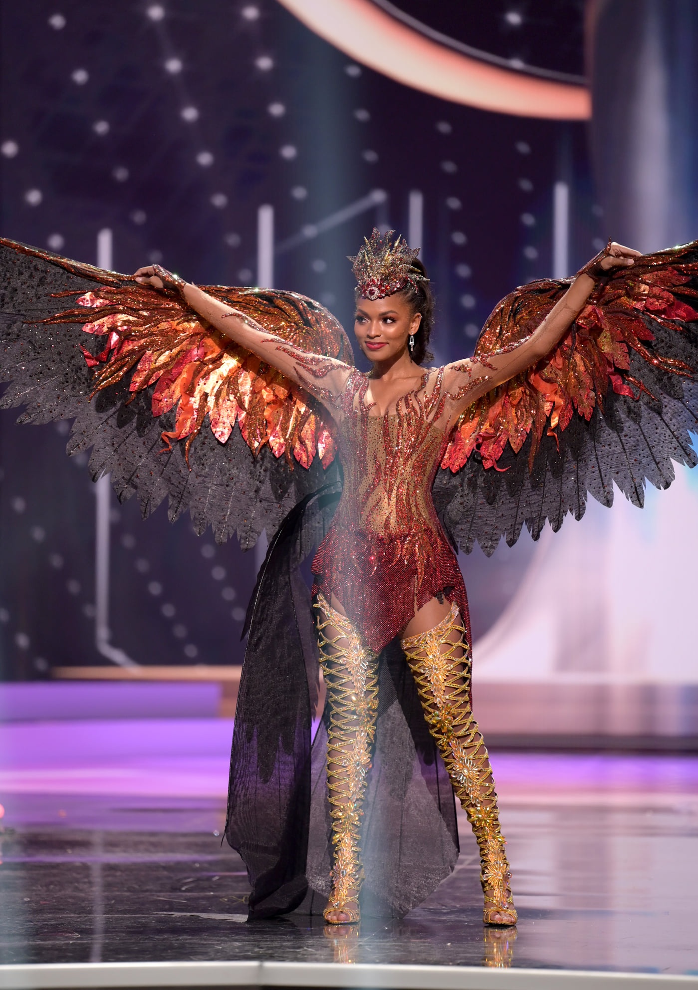 trang phuc dan toc hoa hau hoan vu anh 10