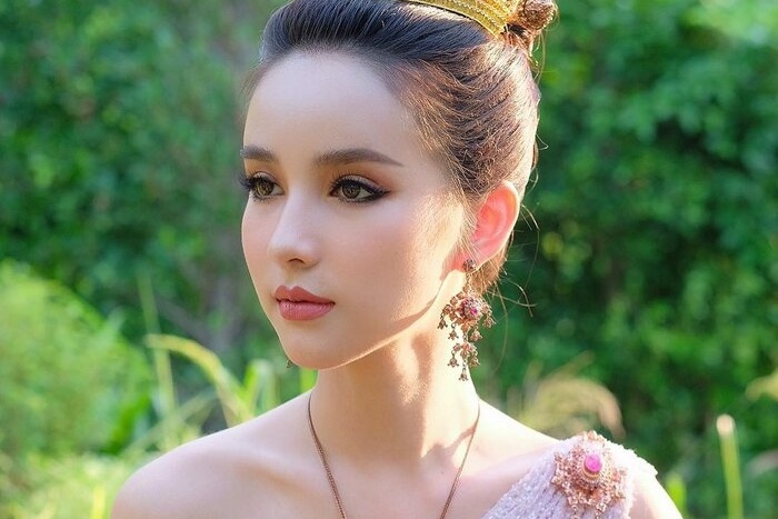 Nhan sac tuoi 24 cua Hoa hau Chuyen gioi Thai Lan hinh anh
