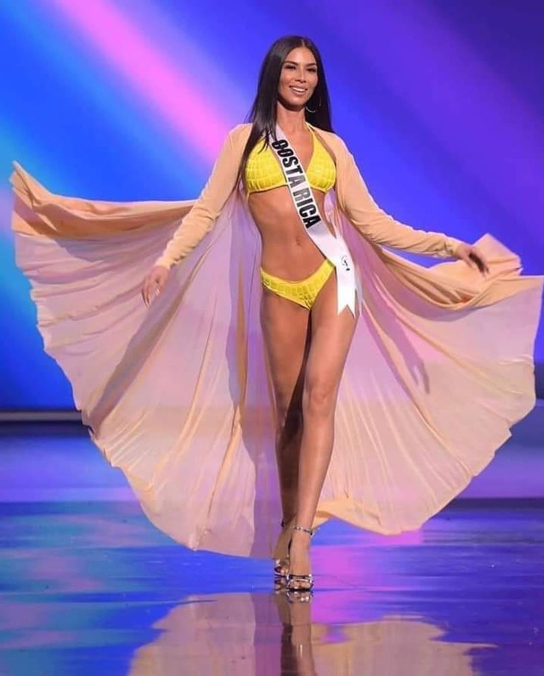 Goc khuat den toi o cuoc thi hoa hau anh 4