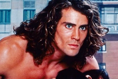 Vo chong tai tu 'Tarzan' qua doi sau tai nan may bay hinh anh