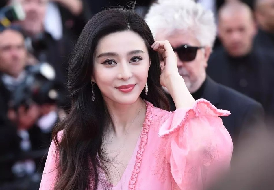 Pham Bang Bang va nhung sao nu nghi the nao ve long biet on? hinh anh