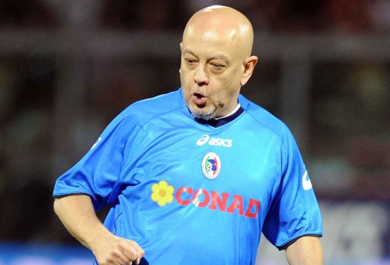 Ca si Italy tro thanh cau thu bong da o tuoi 64 hinh anh