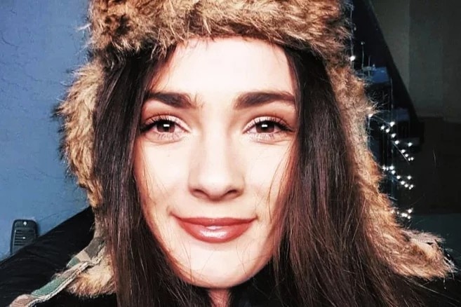 Dien vien 'Leatherface' qua doi vi Covid-19 o tuoi 30 hinh anh