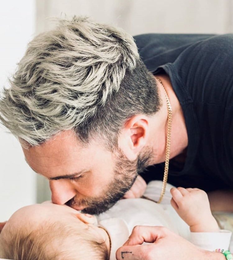 Adam Levine va Behati Prinsloo anh 3