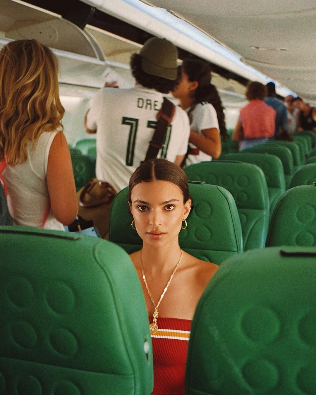 Emily Ratajkowski khoe than anh 5