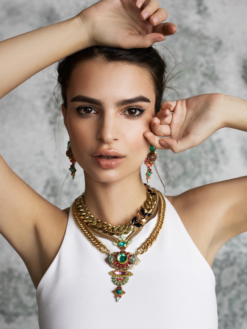 Emily Ratajkowski khoe than anh 1