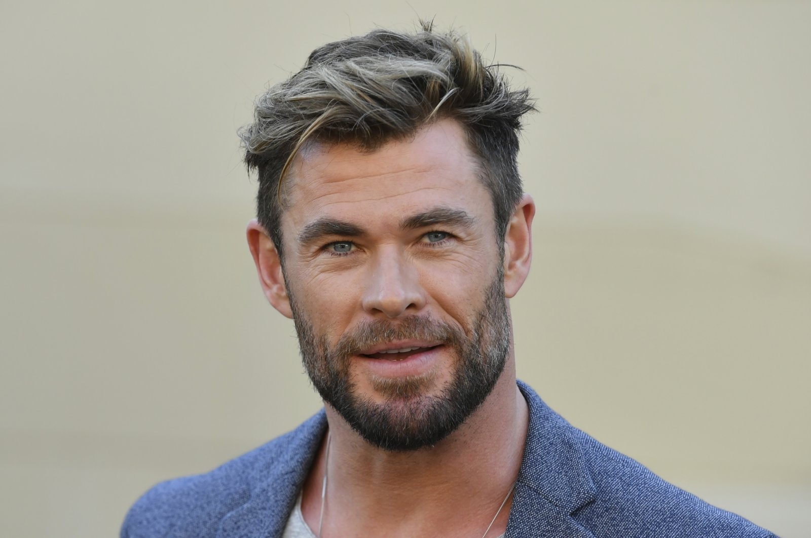 Chris Hemsworth nhan huan chuong hinh anh