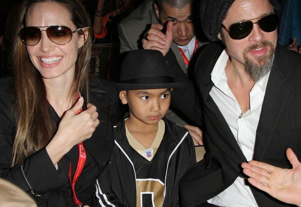 Cuoc song cua con nuoi Angelina Jolie, Tom Cruise hinh anh