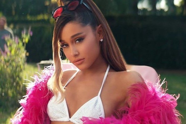 Fox News xin loi vi phat nhac tho tuc cua Ariana Grande hinh anh