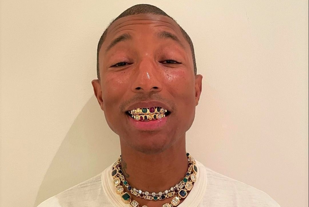 Nam ca si dinh kim cuong va da quy len rang hinh anh