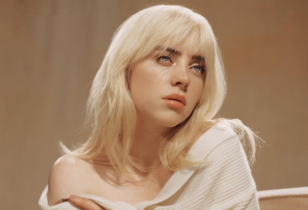 Billie Eilish bi chi trich vi xuc pham nguoi chau A hinh anh