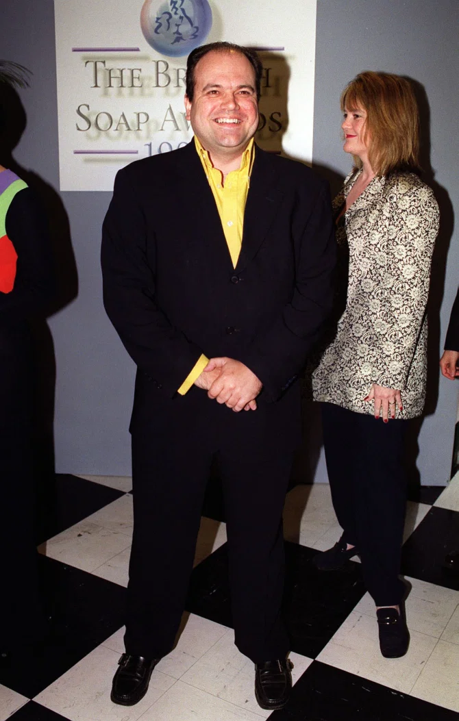 tim thay cha de sau 20 nam nho xem TV anh 2