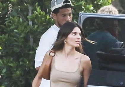 Kendall Jenner xac nhan hen ho cau thu bong ro hinh anh