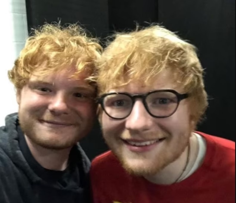 Nam thanh nien gap rac roi vi giong Ed Sheeran anh 1