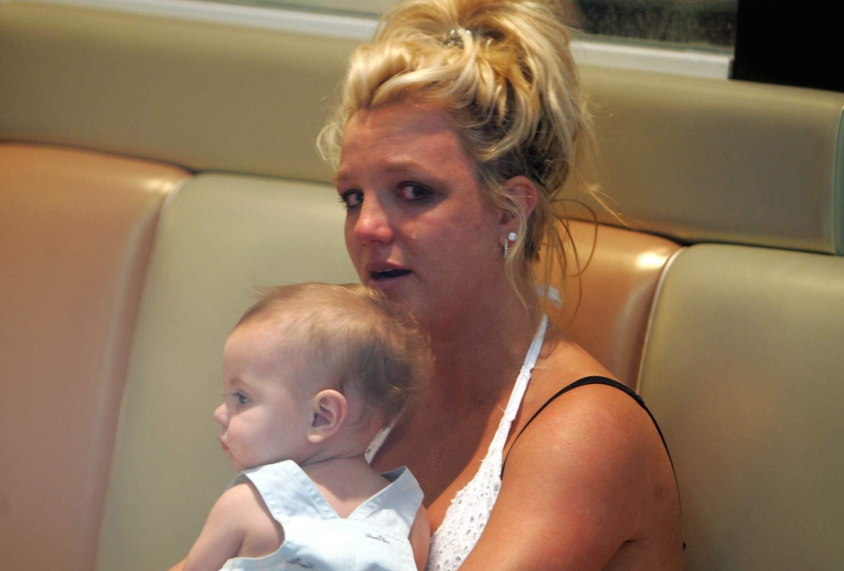 Cha Britney Spears pham phap khi cam con gai mang thai? hinh anh