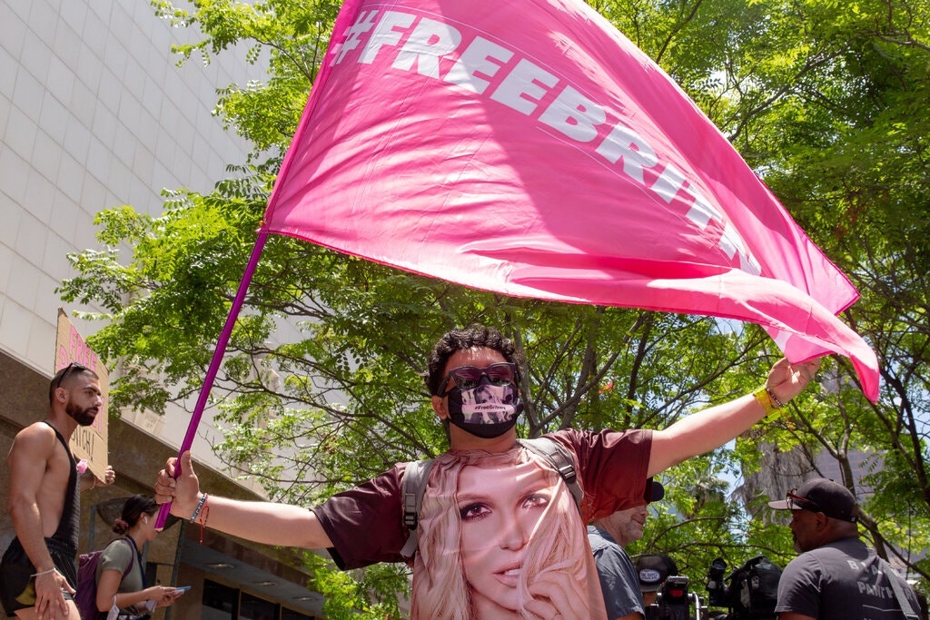 tra tu do cho britney spears anh 1