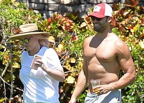 Britney Spears di nghi duong sau phien toa chan dong hinh anh