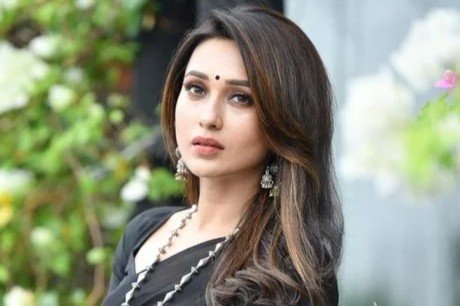 Dien vien An Do bi tiem vaccine Covid-19 gia hinh anh