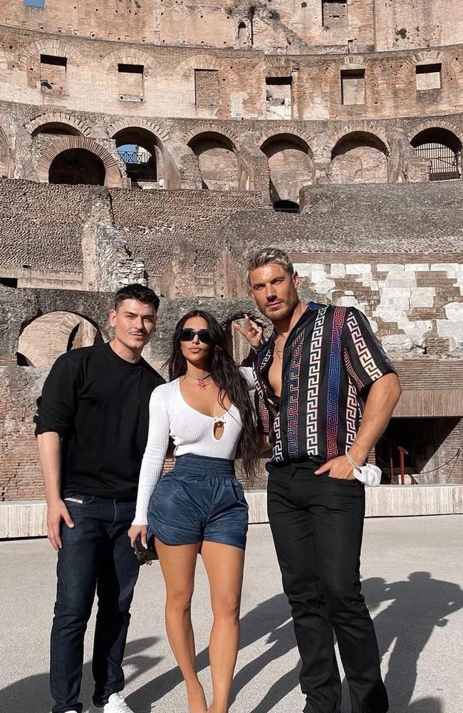 Kim Kardashian dung ung dung hen ho anh 1