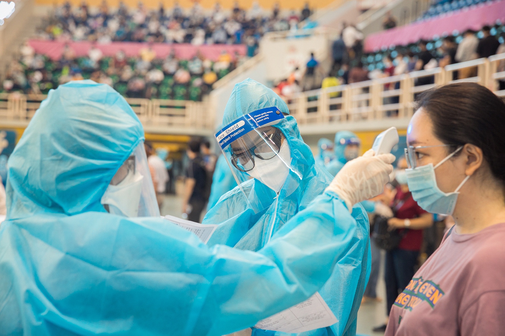 hoa hau lam tinh nguyen vien chong dich anh 3