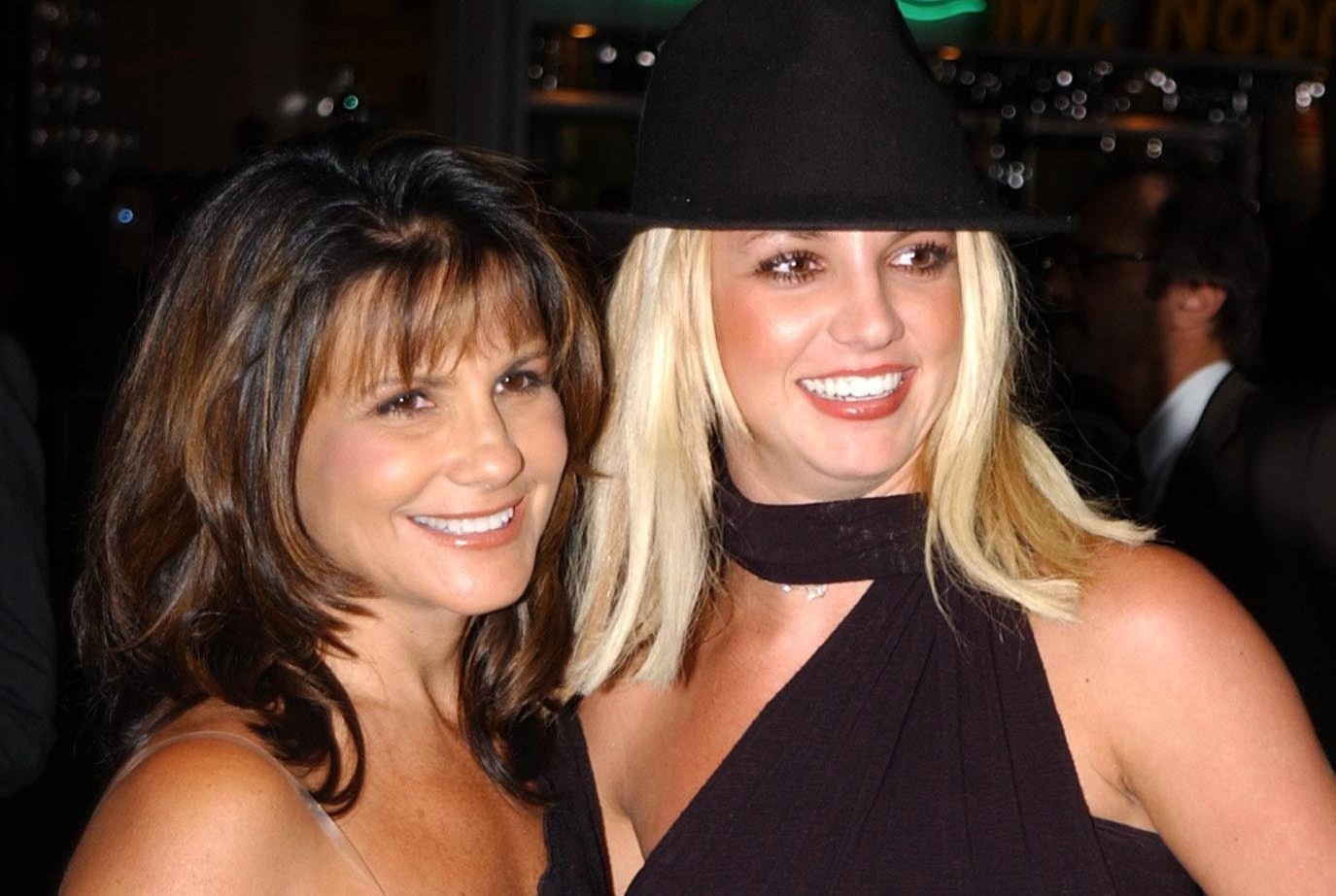 Me Britney Spears len tieng ve phien toa cua con gai hinh anh