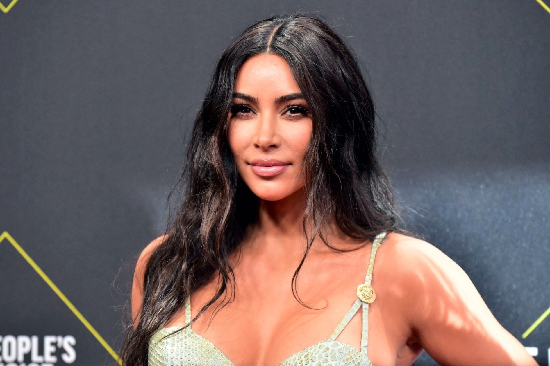 Kim Kardashian tim ban trai moi qua ung dung hen ho hinh anh