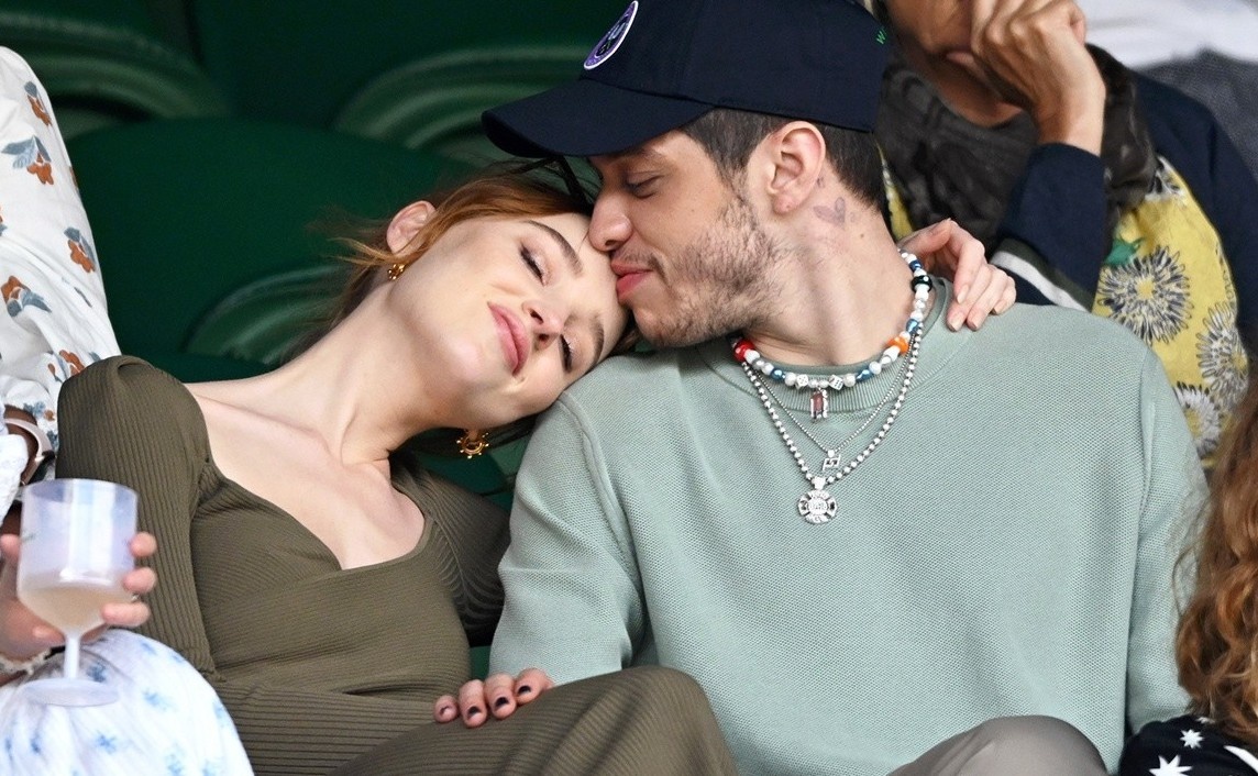 Nu chinh 'Bridgerton' au yem ban trai khi xem quan vot hinh anh