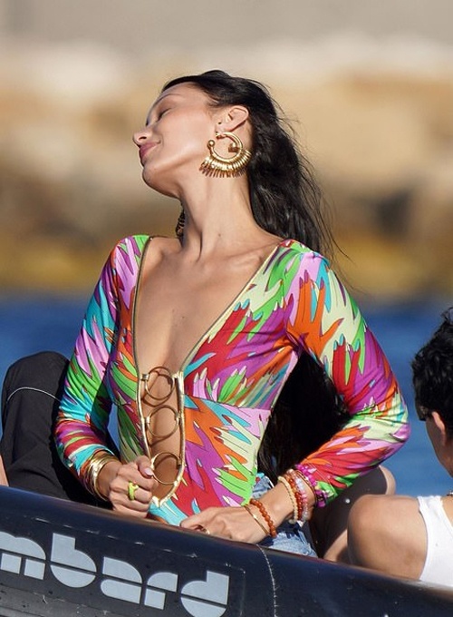 Bella Hadid hon ban trai anh 2