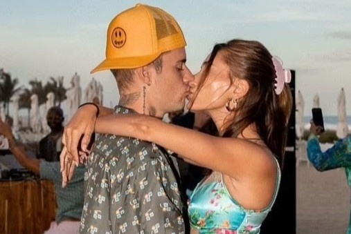 Vo chong Justin Bieber di du lich sau nghi van ran nut hinh anh