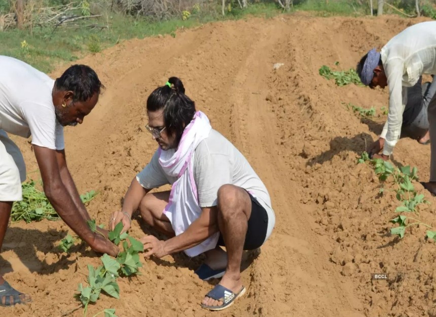 Dien vien An Do ve que chan bo anh 2