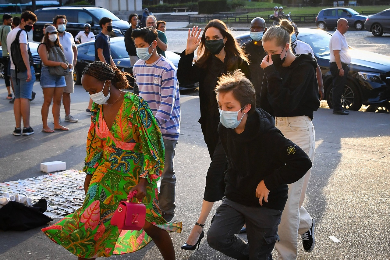 Angelina Jolie va Brad Pitt tranh quyen nuoi con anh 2