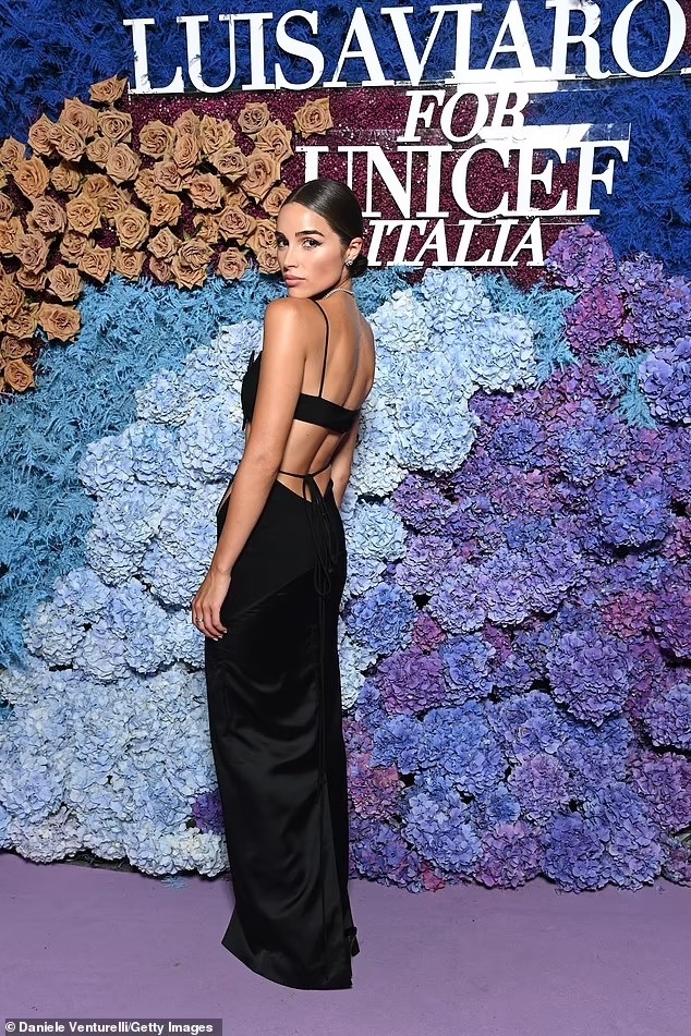 hoa hau olivia culpo dien vay ho eo anh 2