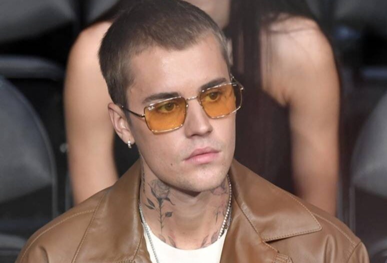 Justin Bieber xin loi vi vo tinh ung ho nghe si phan biet chung toc hinh anh