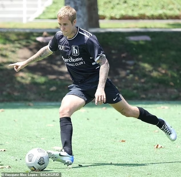 justin bieber dam me bong da anh 2