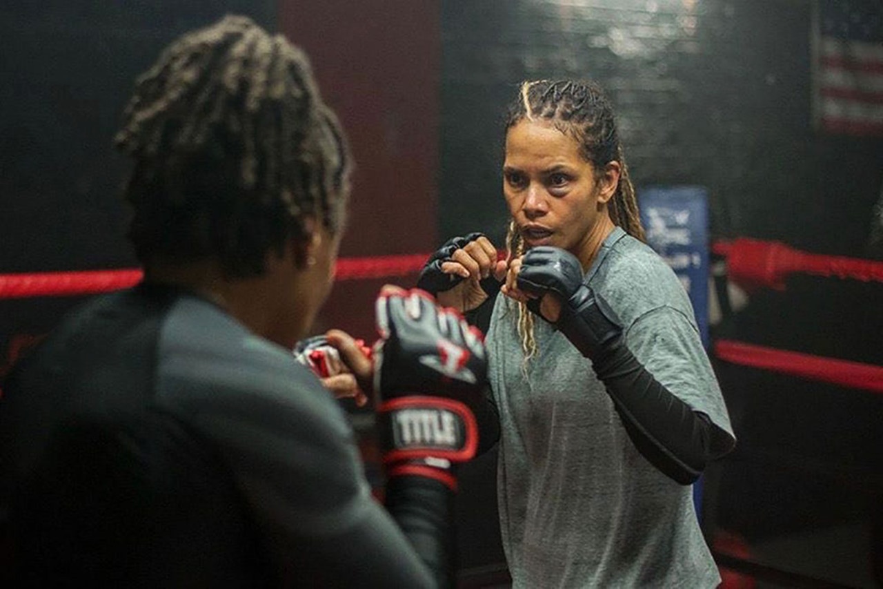 Halle Berry bi gay xuong anh 1