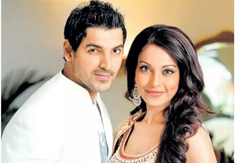 nhung vu chia tay on ao nhat bollywood anh 3