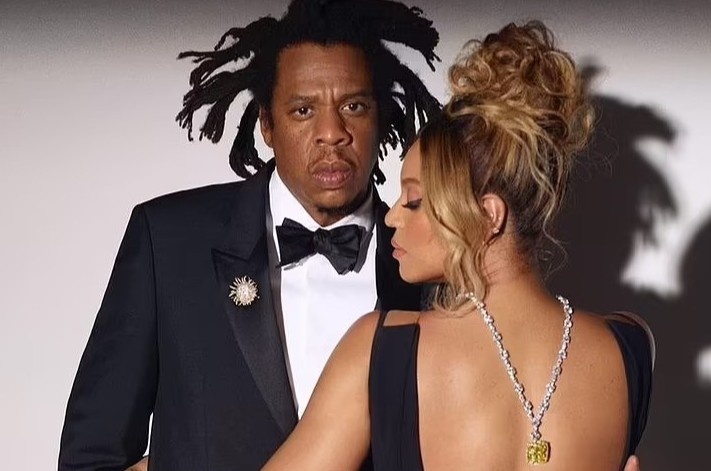 Nu ca si deo trang suc 30 trieu USD hinh anh