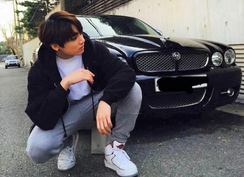 Nam ca si kiem 20 trieu USD o tuoi 24 hinh anh