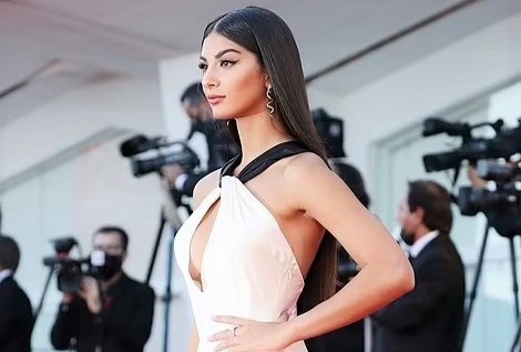 Nguoi mau 18 tuoi noi bat tren tham do Lien hoan phim Venice 2021 hinh anh