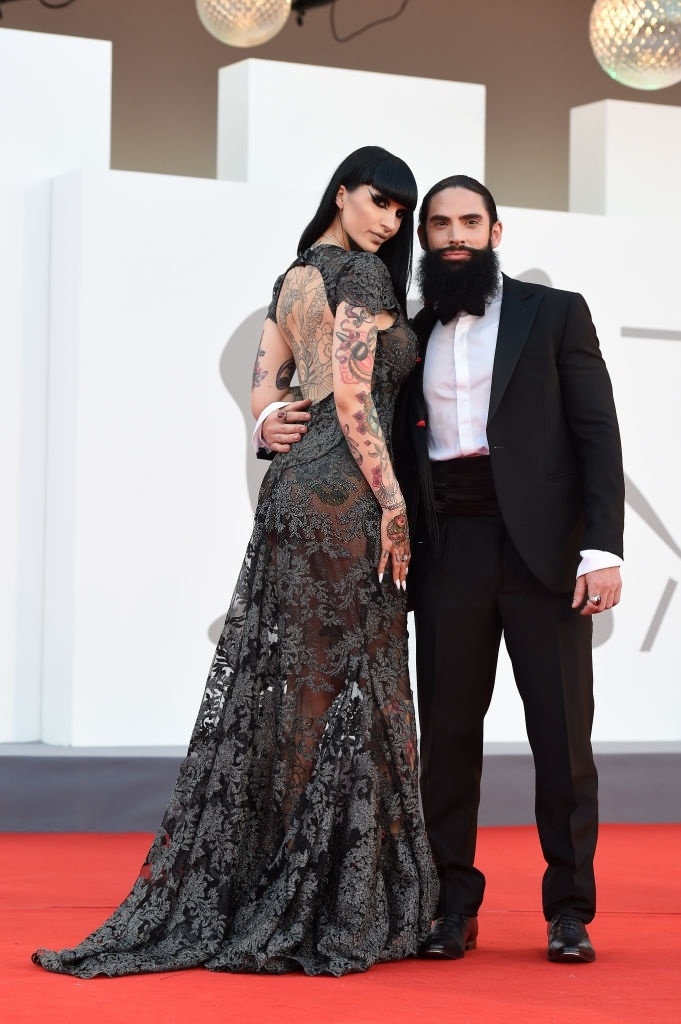 sao nữ xăm mình trên thảm đỏ ảnh 1 sao nu xam minh tren tham do anh 1