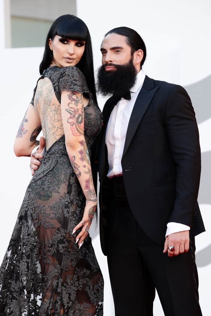 sao nữ xăm mình trên thảm đỏ ảnh 2 sao nu xam minh tren tham do anh 2