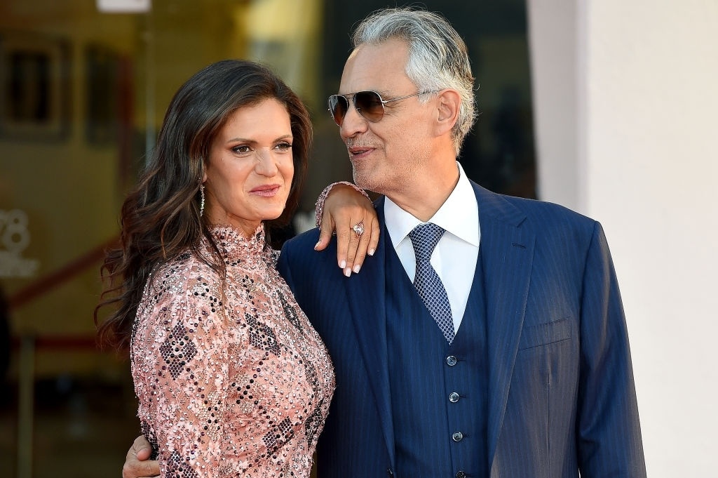 sao nu xam minh tren tham do anh 11