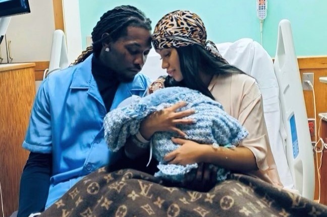 Cardi B sinh con thu hai hinh anh