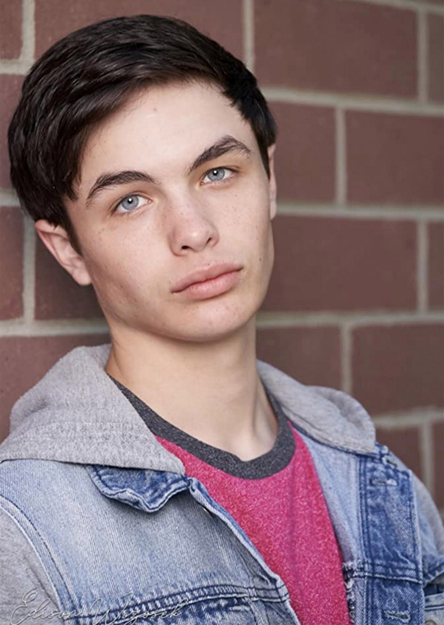 dien vien The Flash qua doi anh 1