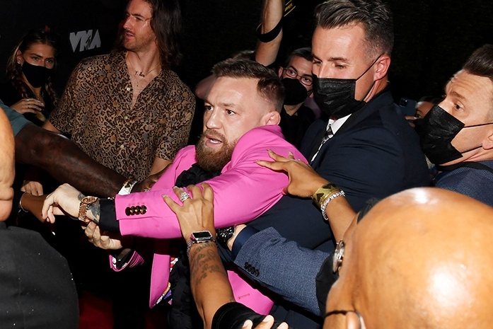 Conor McGregor len tieng sau vu xo xat voi ban trai Megan Fox hinh anh