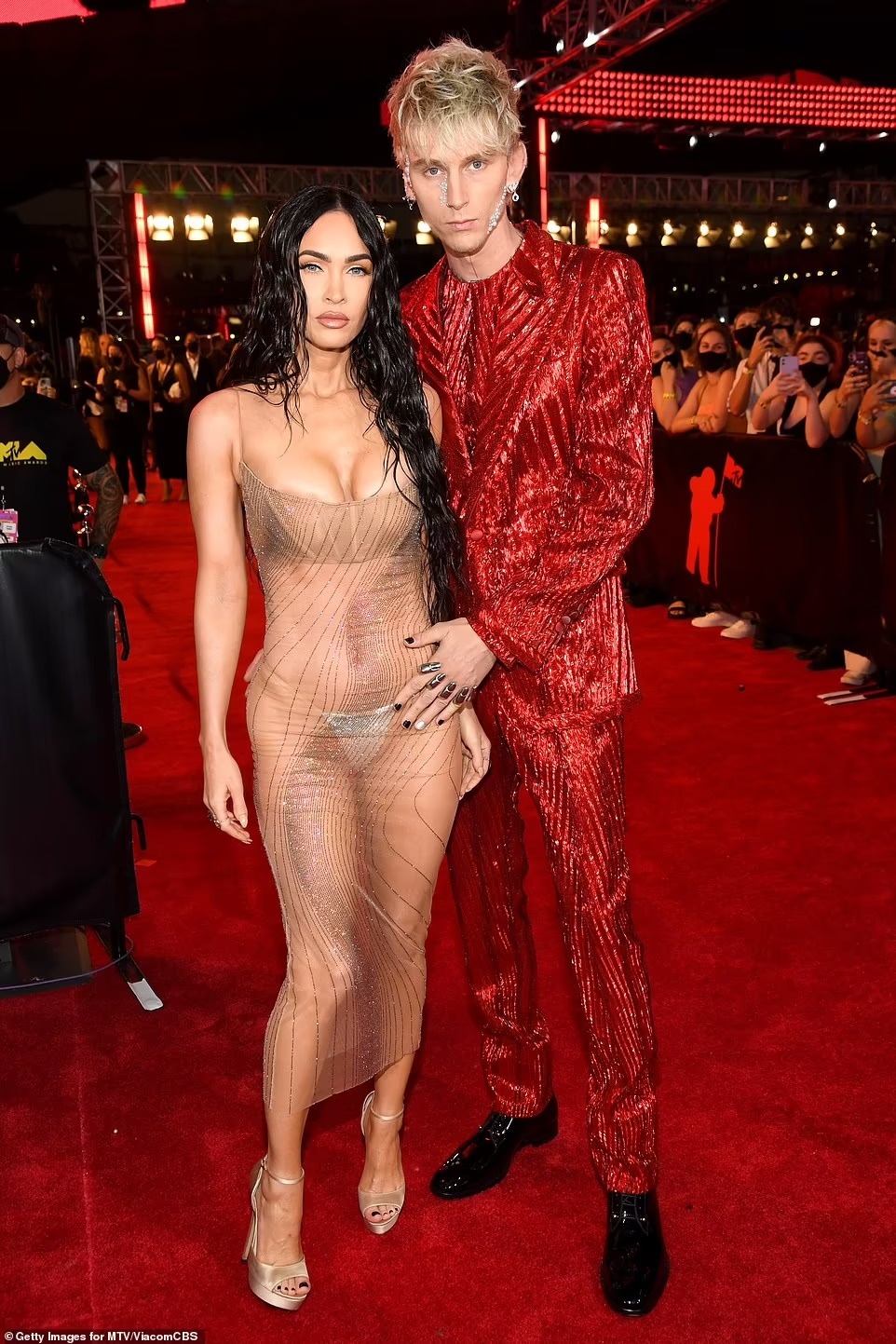 Megan Fox và dàn sao mặc gợi cảm trên thảm đỏ MTV VMAs 2021 - Giải trí ...