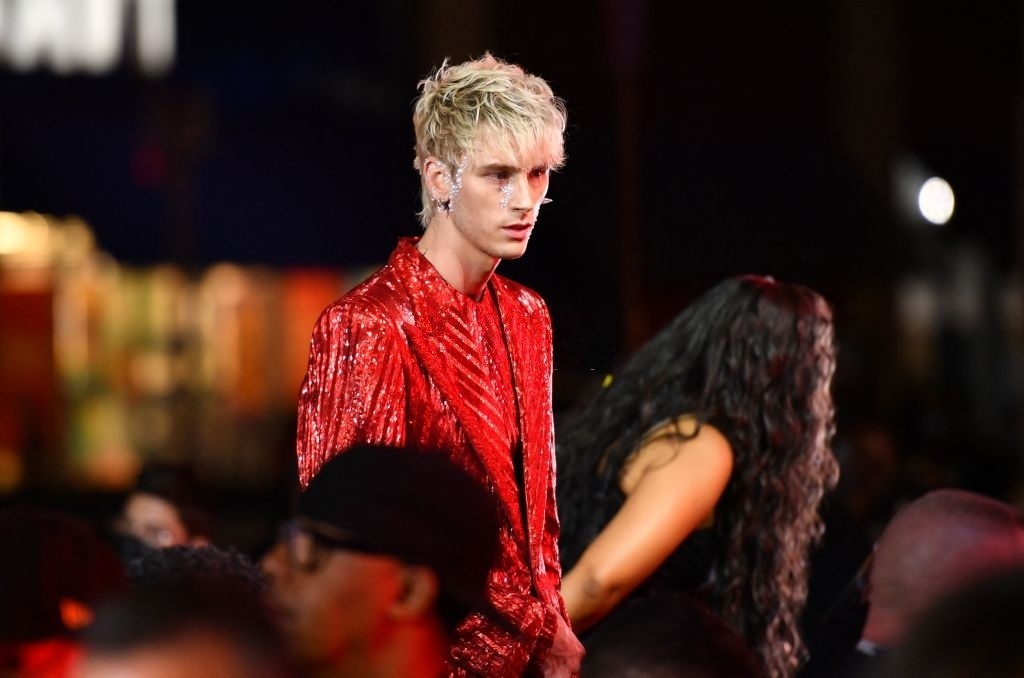 Machine Gun Kelly xo xat voi Conor McGregor anh 1